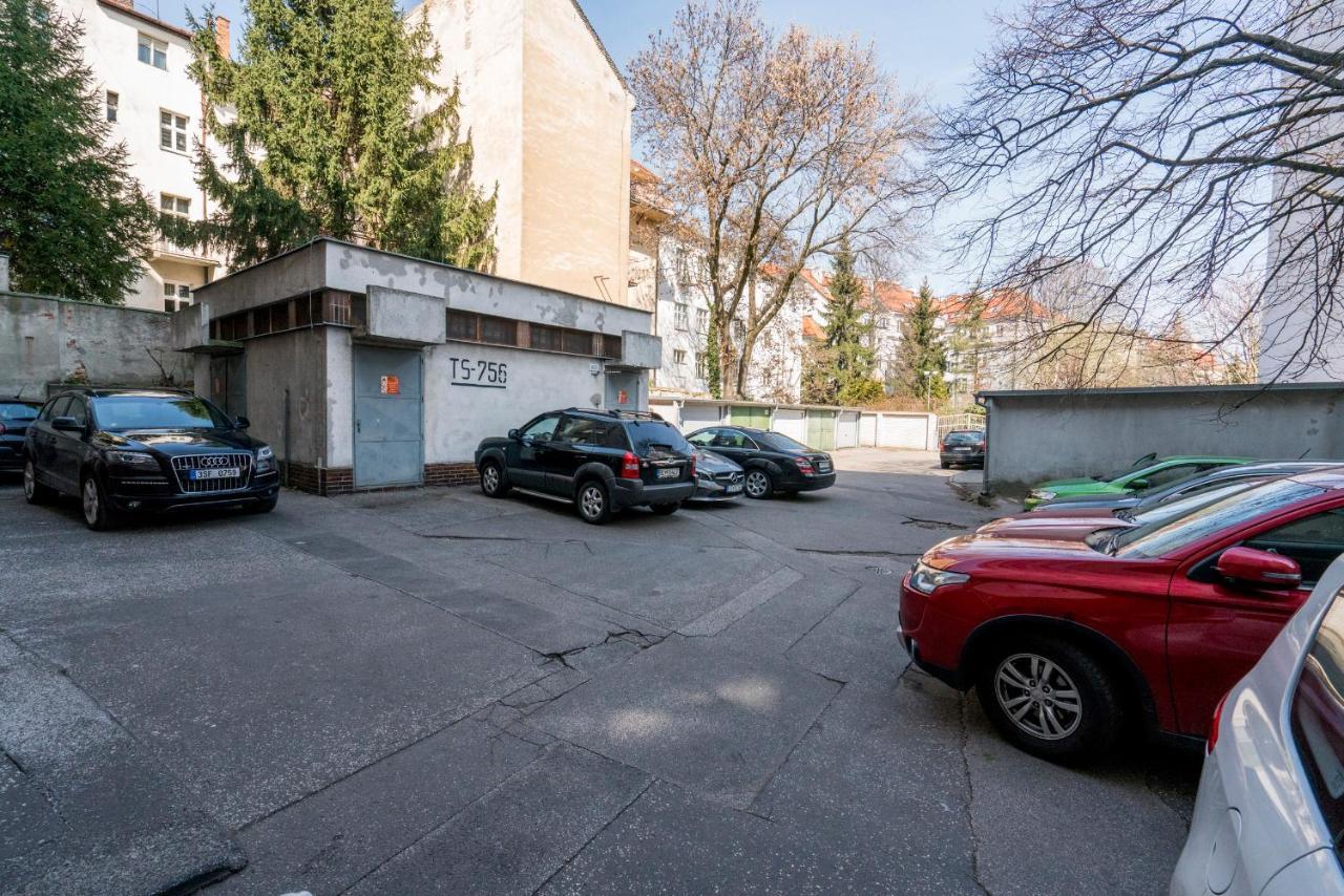 Stylish Centrally Located 1Br Apartment With Parking Братислава Екстер'єр фото