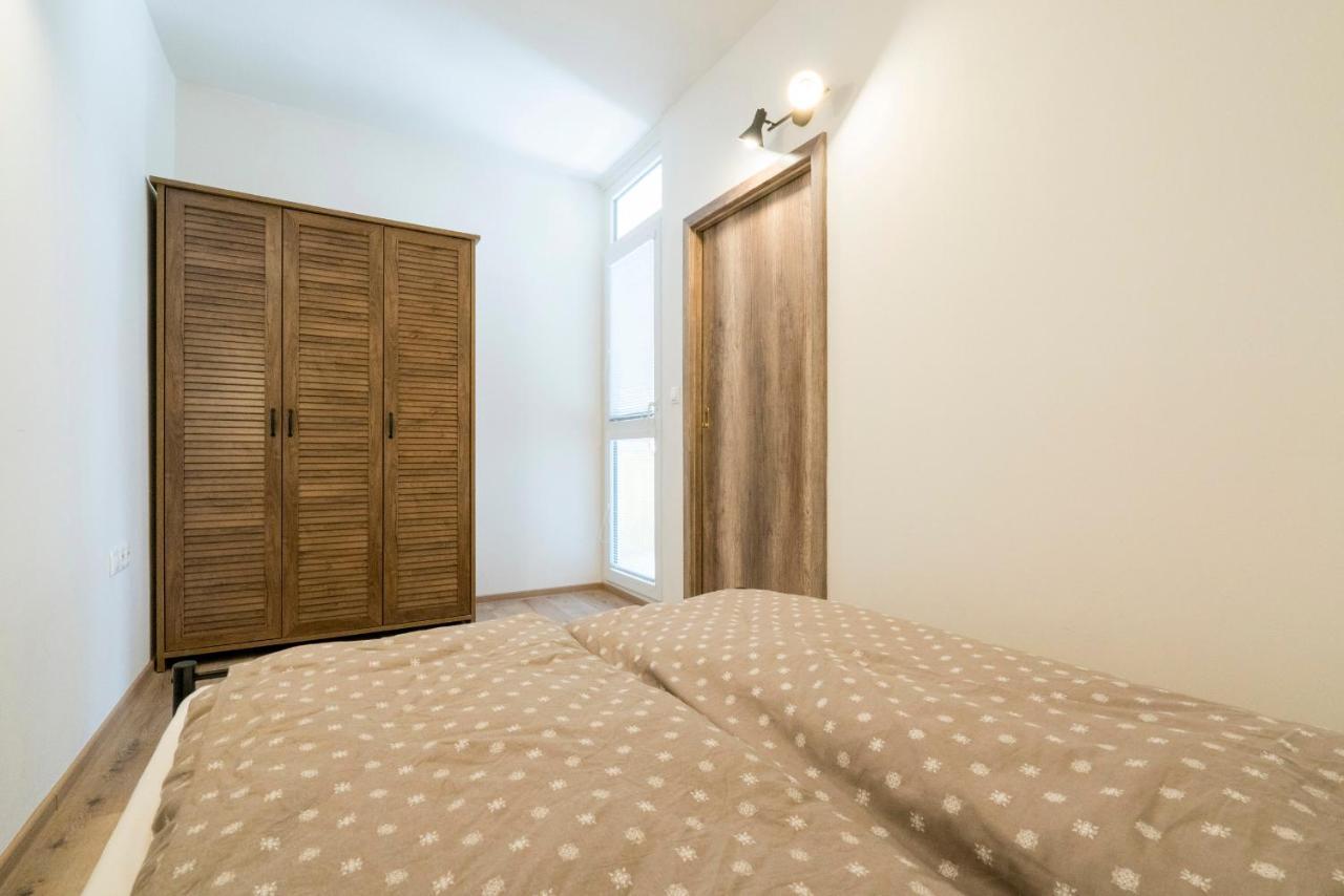 Stylish Centrally Located 1Br Apartment With Parking Братислава Екстер'єр фото